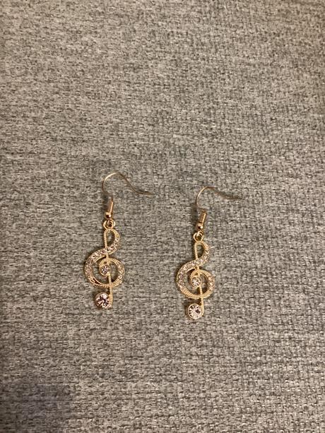 Náušnice husľový kľúč s kamienkami,