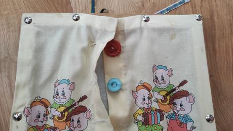 Zapínanie gombíkov/viazanie masliciek,