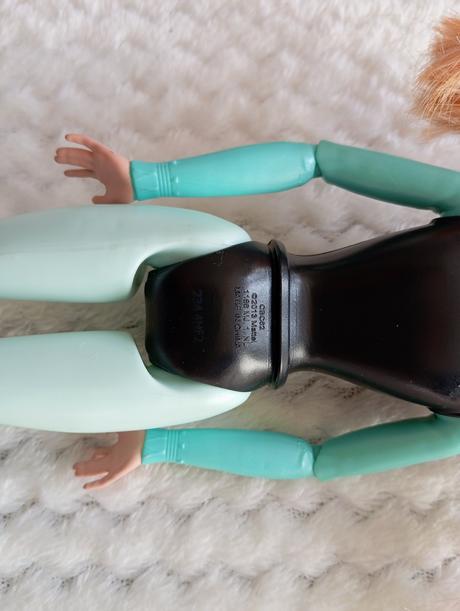 Barbie mattel anna na korčuliach, 