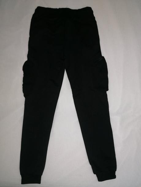 Teplákové nohavice, 134