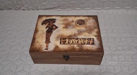 Veľká drevená šperkovnica, 