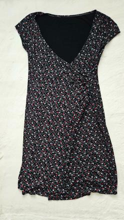 Čierne elastické dámske šaty s prekrytým rozparkom, m