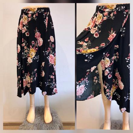 Dámska kvetovaná sukňa, xl