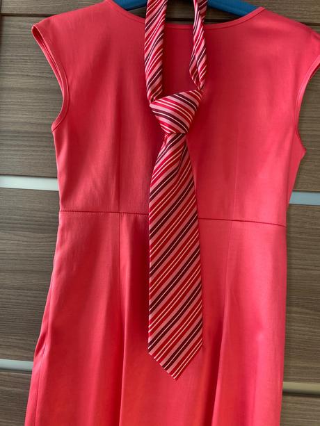 Ruzove/cyklamenove spolocenske saty, 36