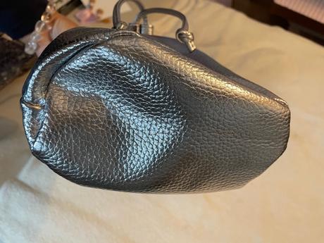 Kozmeticka vrecusko-kabelka pupa,