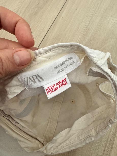 Šiltovka s pismenom f, zara,104