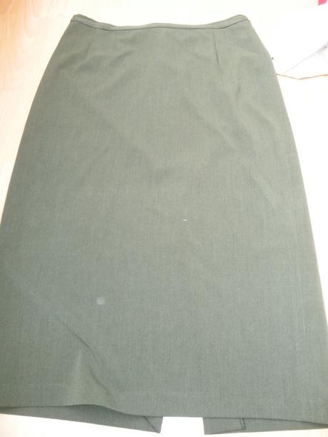 Sukňa tmavozelená, 44