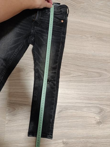 Chlapčenské štýlové čierne rifle, 104