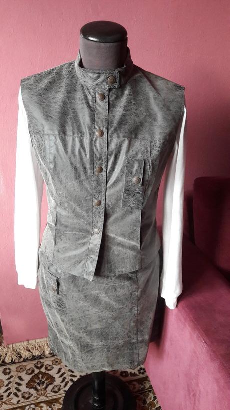 Komplet vesta + sukňa, 36 / 38 / 40 / 42