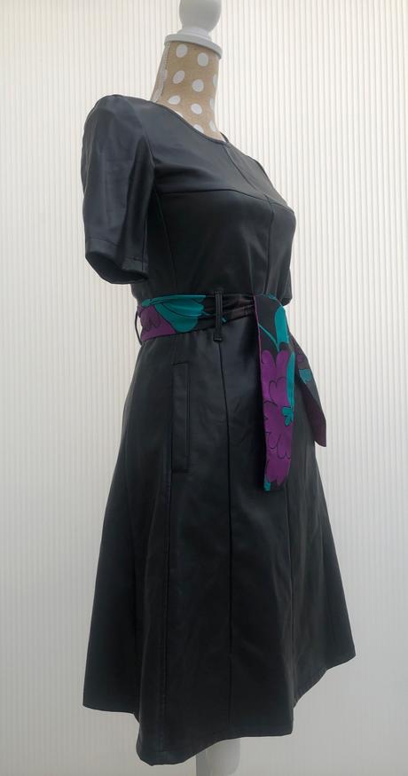 Kožené šaty s vreckami, 34