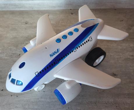 Lietadlo so zvukom a so svetlami,