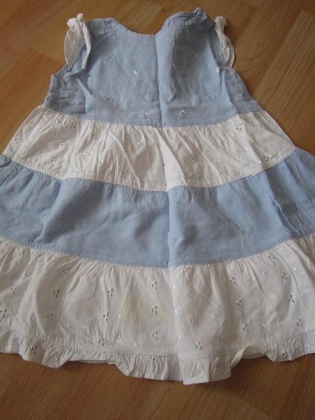 Bielo-modré šaty, 86