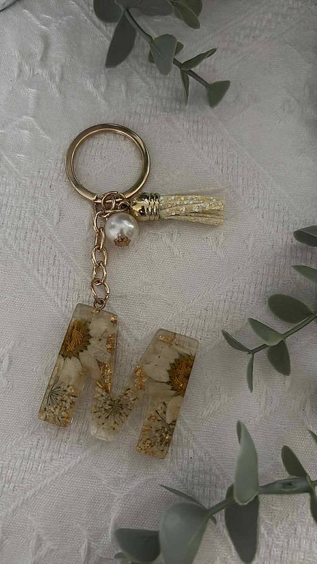 Ručne vyrobené živicové kľúčenky, 