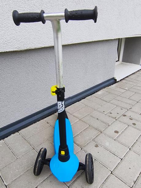 Kolobezka oxelo modra, oxelo