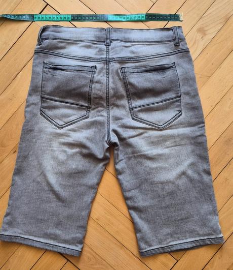 Kraťasy riflove, chapter young,170