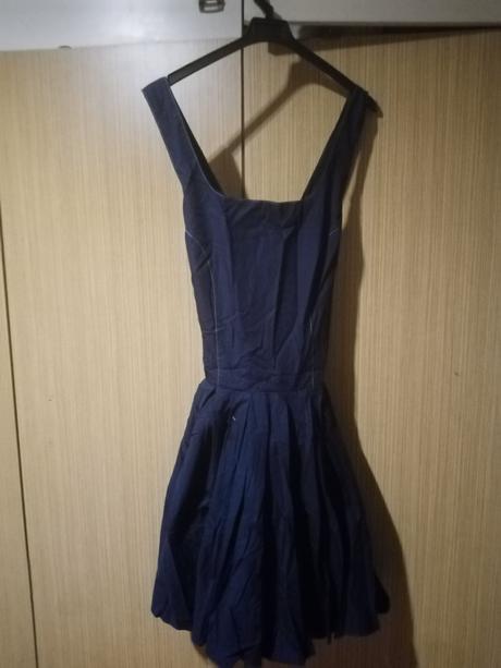 Dámske sukňove šaty, 44