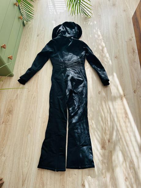Nádherný lyžiarsky overal značky oysho, pc 249 eur, m