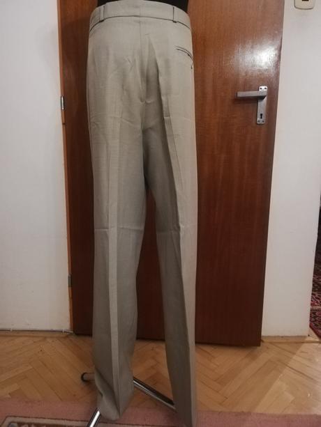 Bledozelene nohavice, 52