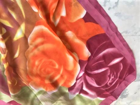 Jemná šatka okolo krku, l