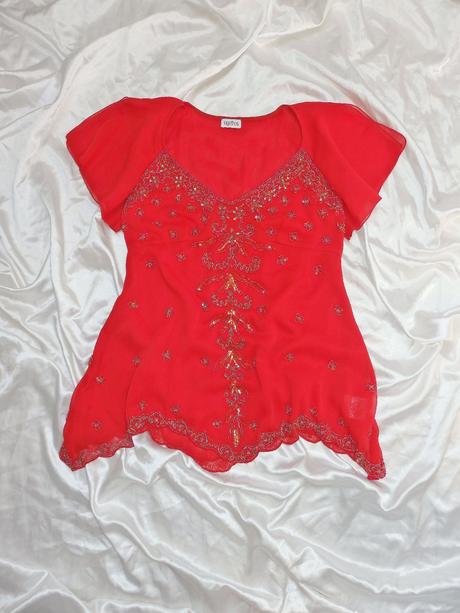 Velmi pekna bluzka na slavnost, 38