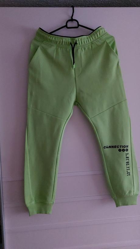 Nové teplaky, benetton,158