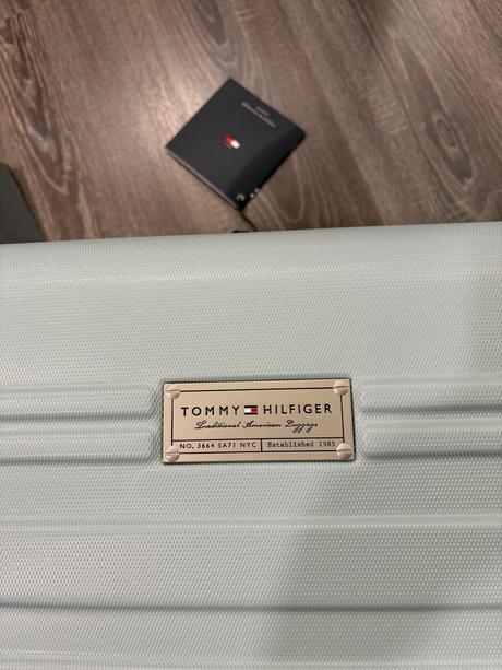 Tommy hilfiger nový velky cestovný kufor, tommy hilfiger
