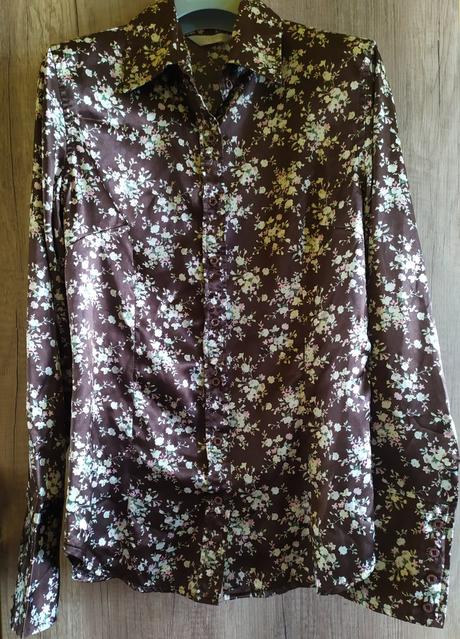 Saténová blúzka, 38