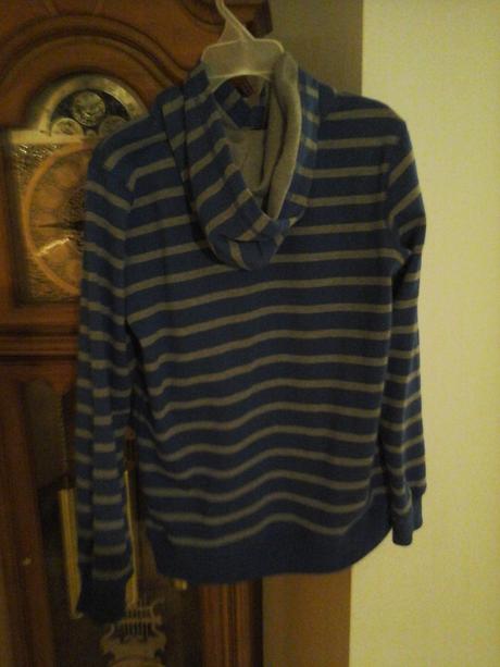 Pruhovana mikina, 158