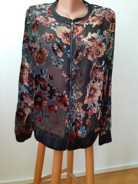 Ľahučka bomberka, m