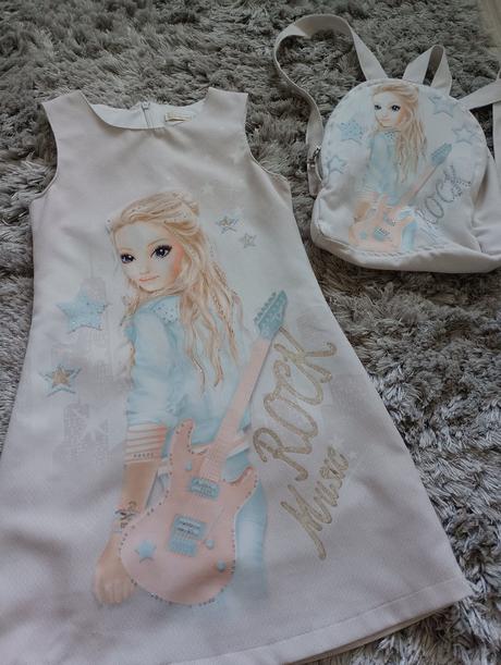 Šaty s ruksakom, 122