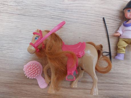 Dievčatko s koňom,