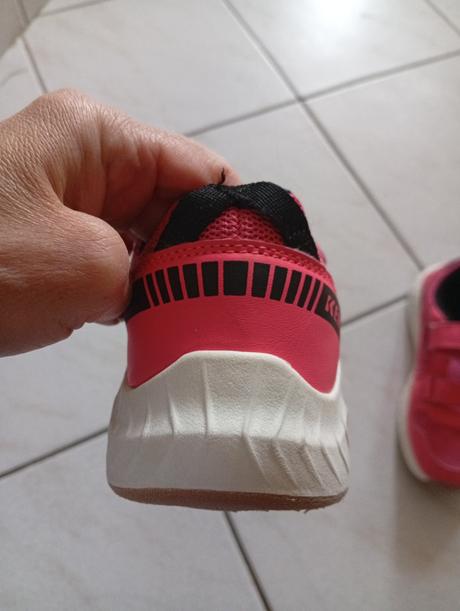 Dievcenske tenisky, 32