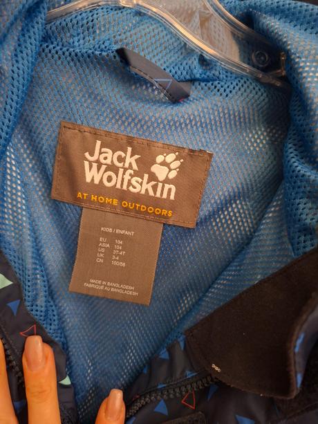 Skvelá bundička, jack wolfskin,104