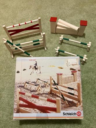 Prislusenstvo koniky zn. schleich, 