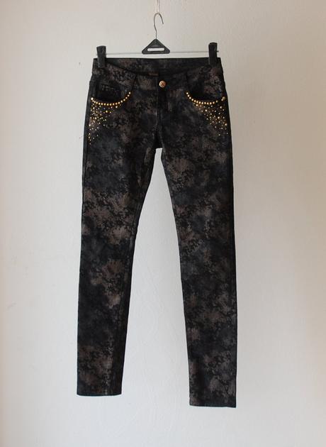 Štýlové skinny džínsy s mramorovým vzorom a zlatým, s