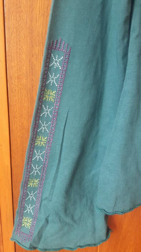 Vyšívané bavlnené tričko s viazaním, m