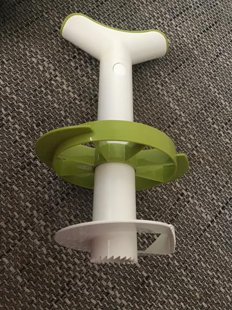 Pomôcka na krájanie ananásu,