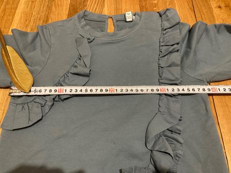 Mikina s volanikmi, 152