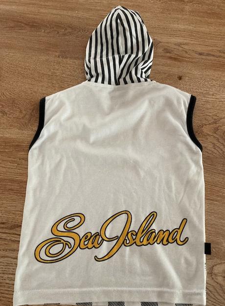 Tielko s kapuckou, 116