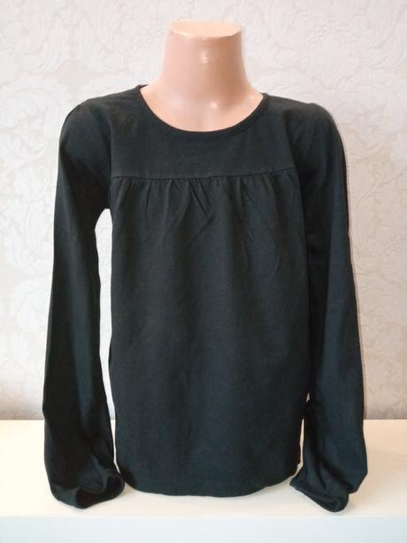 Dievčenské čierne tričko s riasením (134-140), 134