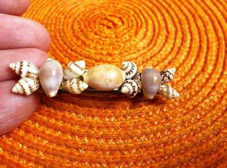 Spona na vrkoč z mušlí,