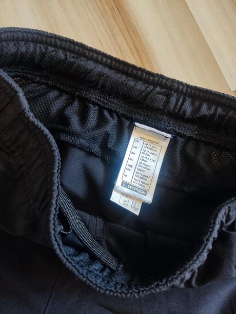 Krasne sportove kratase, decathlon,140