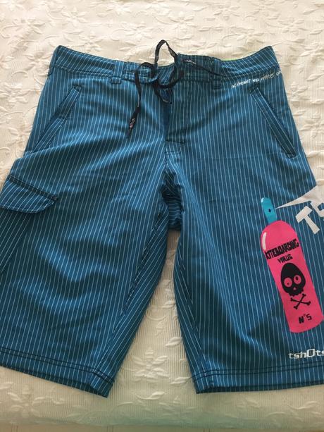 Šortky fr značky tshotsh, l