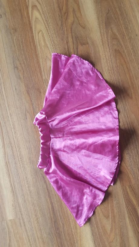 Satenova suknicka, 104