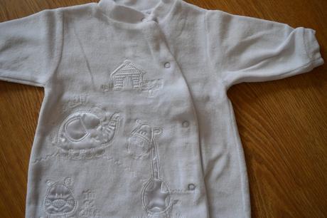 Krásny biely overal nenosený, 56