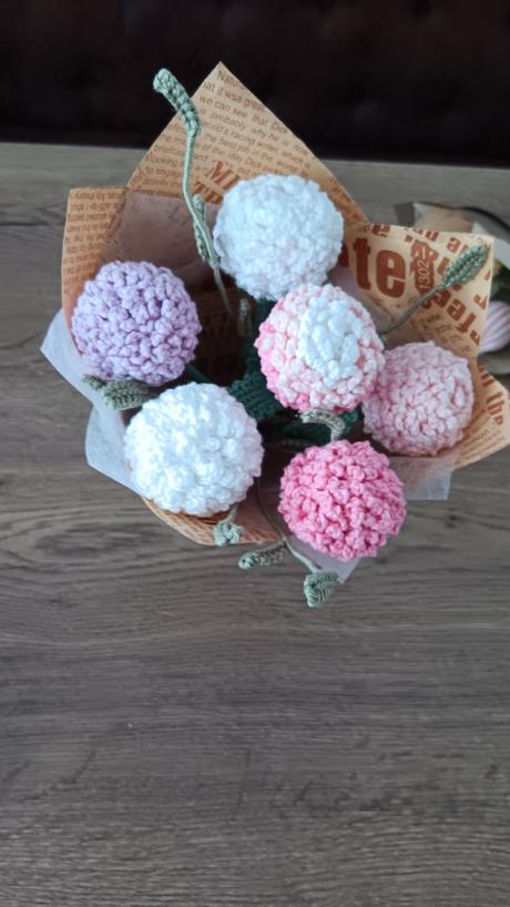 Háčkovaná kytica ping pong kvetov, 