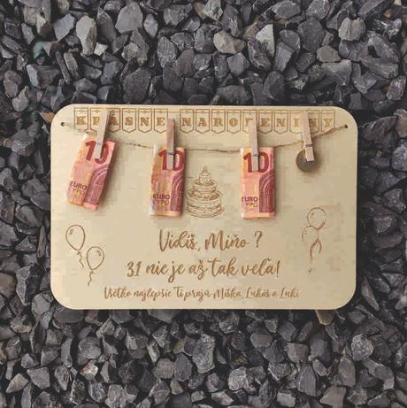 Drevená tabuľka na peniaze k narodeninám, 