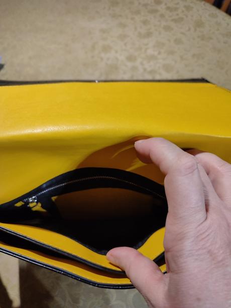 Kabelka čierno žltá, 