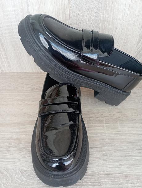 Lakované mokasiny, 38