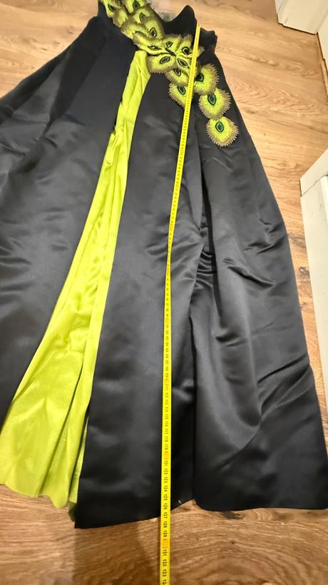 Plesové spoločenské šaty s aplikáciou s-m, m